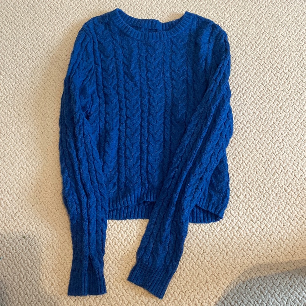 AE blue knit sweater size L